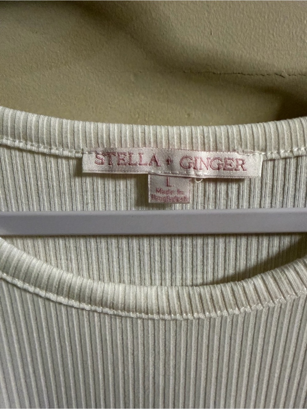 Stellah + Ginger White Ribbed Ruffle Sleeve Tee - Picture 4 of 4